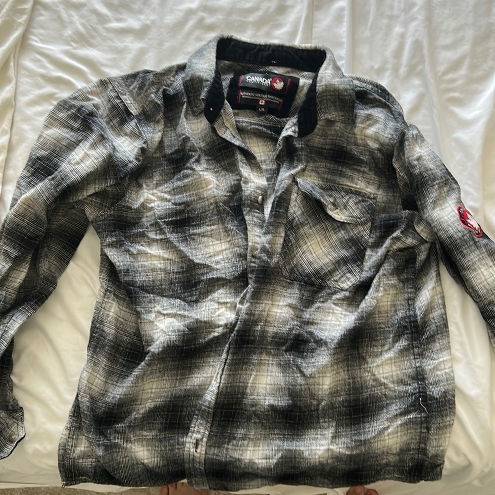 Men’s large casual button up from Canada Weather Gear